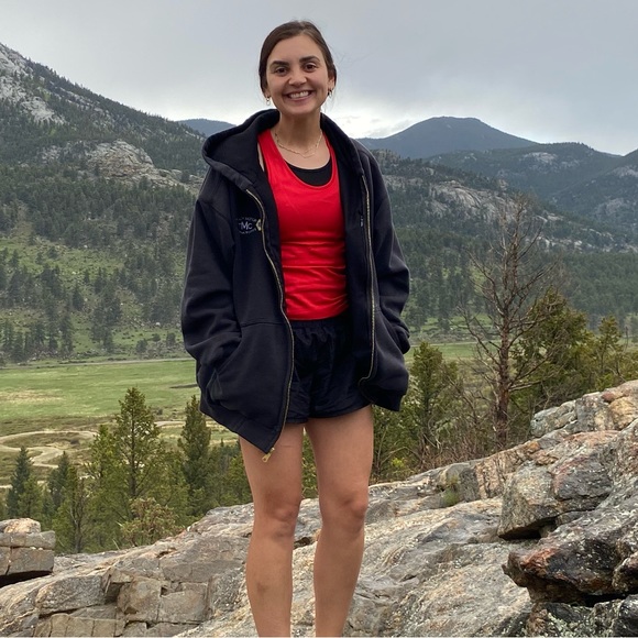 Meet your Posher, Mandee - Picture 1 of 1